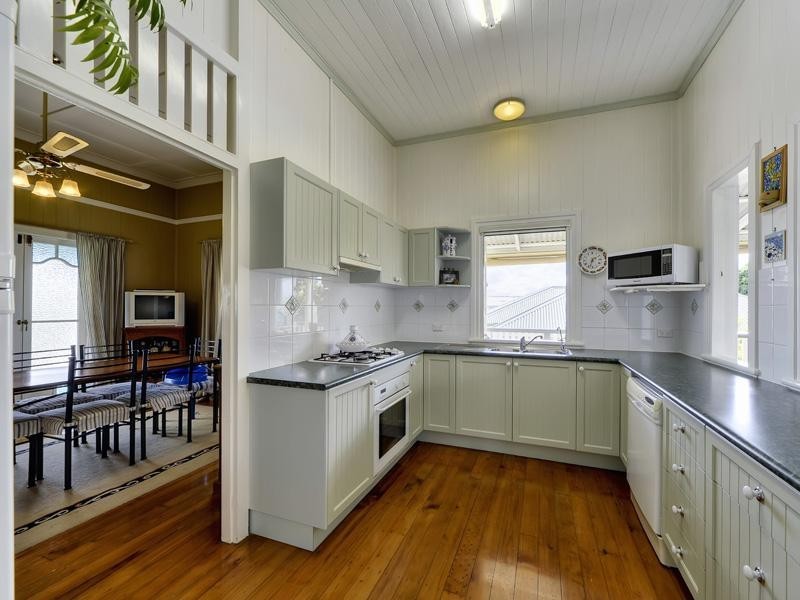 11 Haylock Street, Wynnum QLD 4178