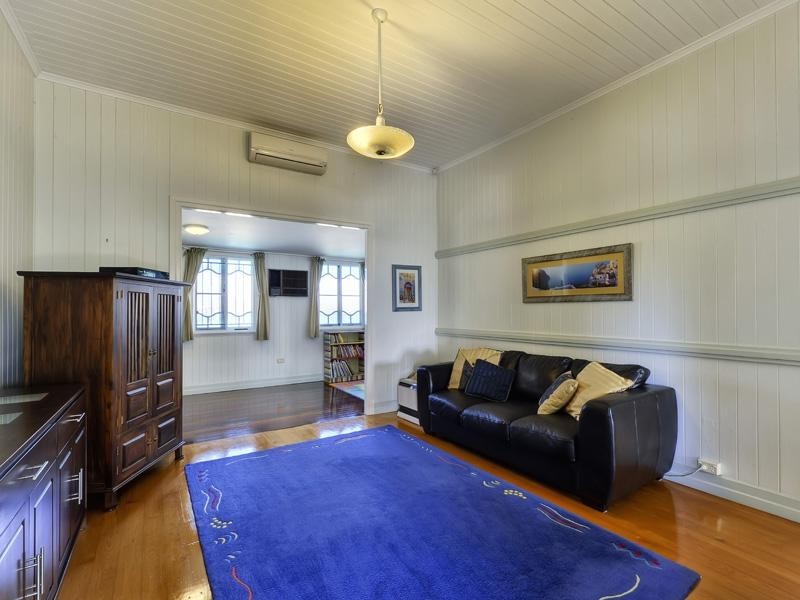 11 Haylock Street, Wynnum QLD 4178
