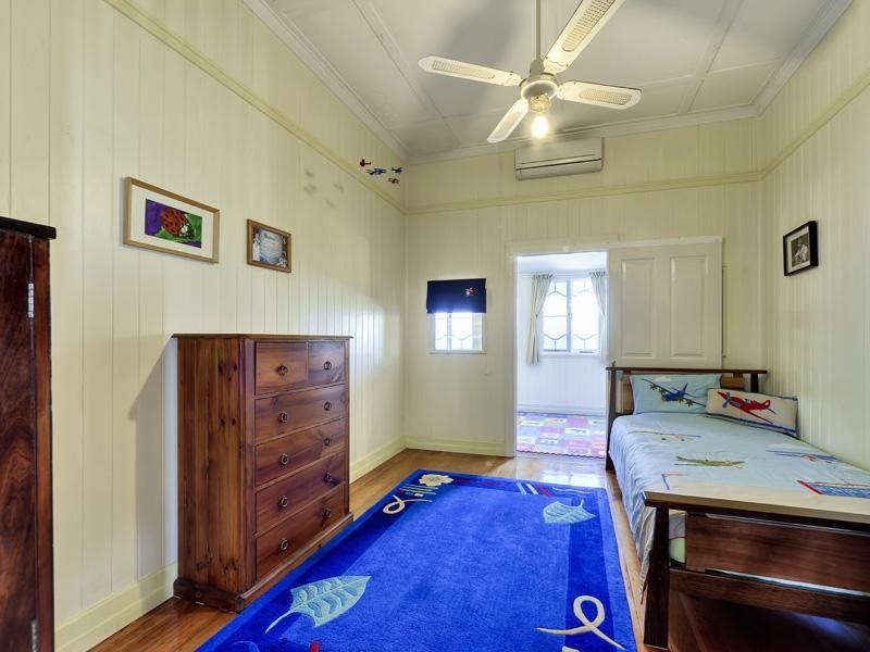 11 Haylock Street, Wynnum QLD 4178