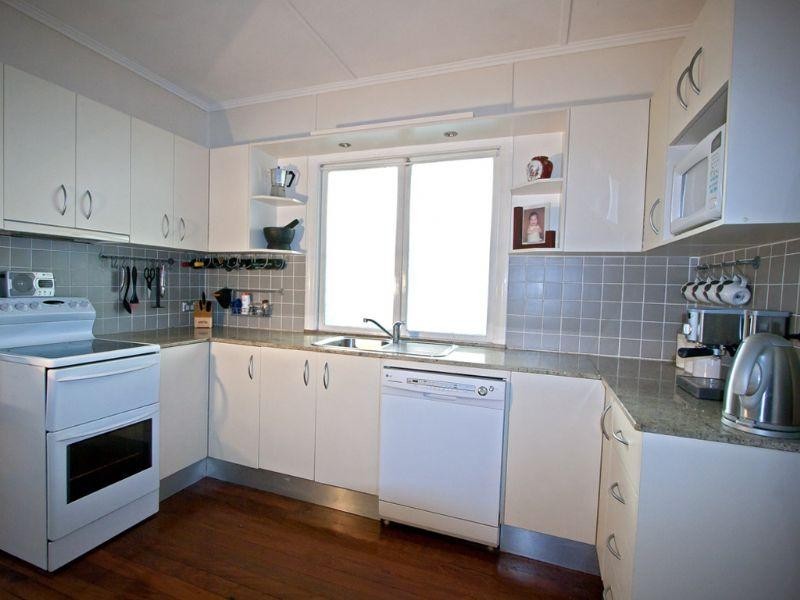 10 Crawford Road, Wynnum West QLD 4178