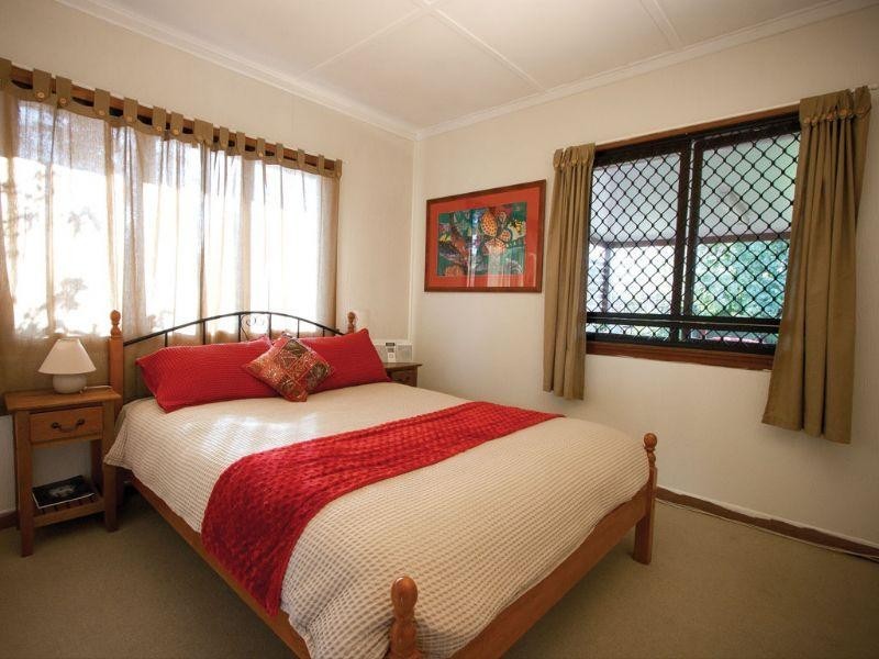 10 Crawford Road, Wynnum West QLD 4178