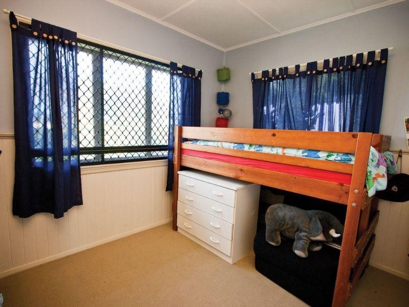 10 Crawford Road, Wynnum West QLD 4178