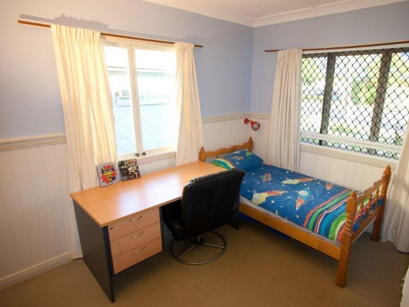 10 Crawford Road, Wynnum West QLD 4178