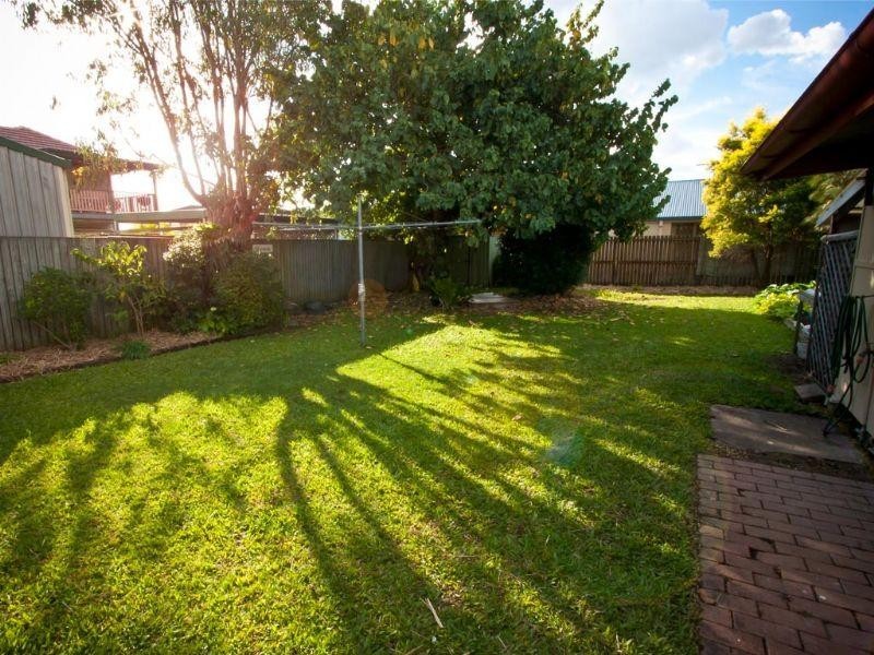 10 Crawford Road, Wynnum West QLD 4178