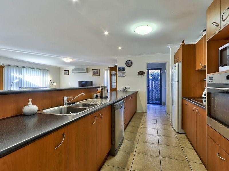 11 Westaway Place, Wynnum West QLD 4178