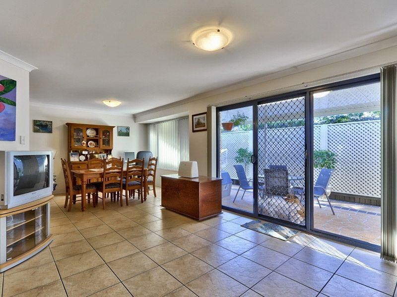 11 Westaway Place, Wynnum West QLD 4178