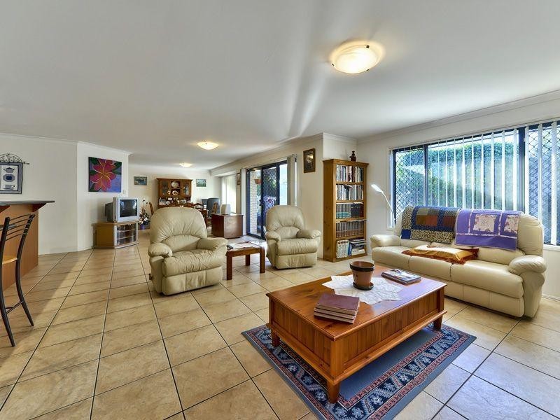 11 Westaway Place, Wynnum West QLD 4178