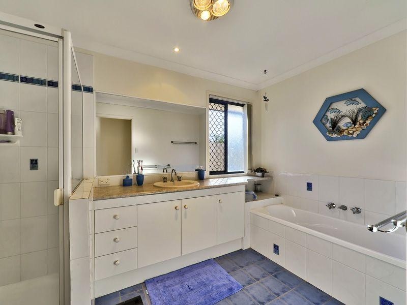 11 Westaway Place, Wynnum West QLD 4178