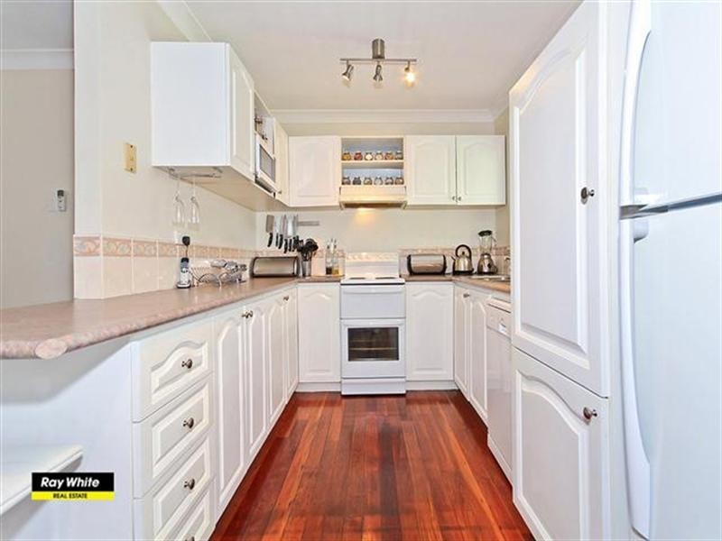 11 Loynes Street, Wynnum West QLD 4178