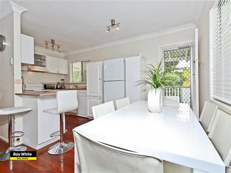 11 Loynes Street, Wynnum West QLD 4178