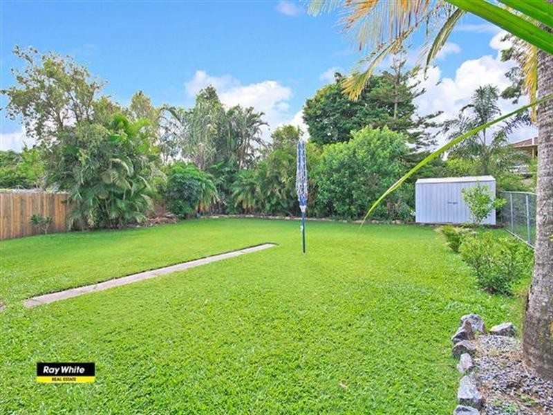 11 Loynes Street, Wynnum West QLD 4178