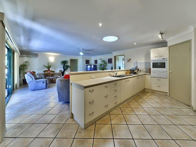 32 Schooner Circuit, Manly West QLD 4179
