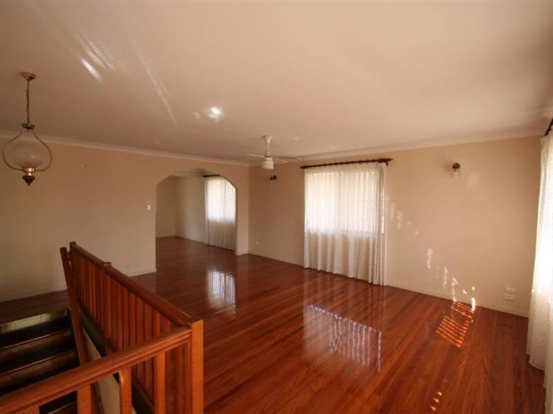 1 Catamaran Street, Manly West QLD 4179