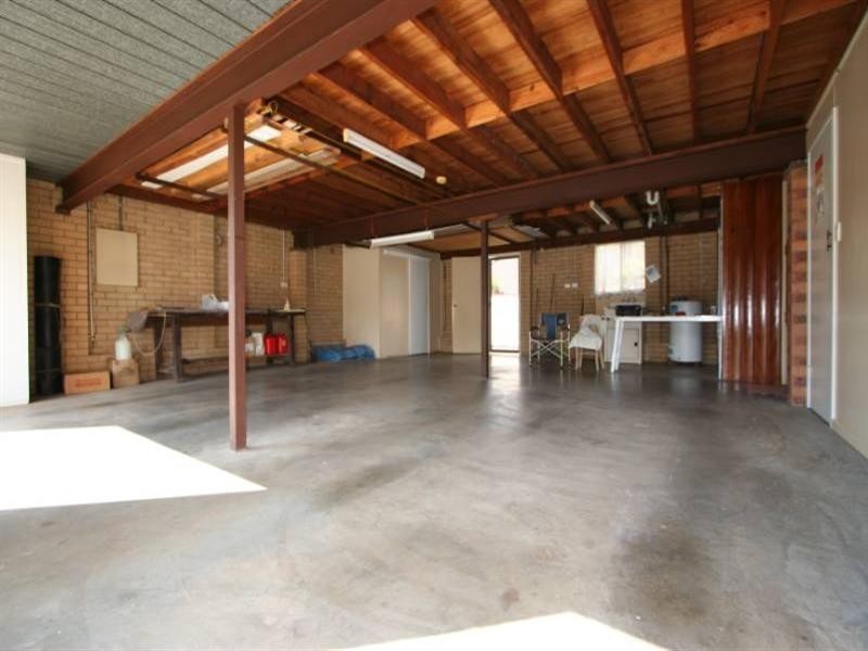 1 Catamaran Street, Manly West QLD 4179