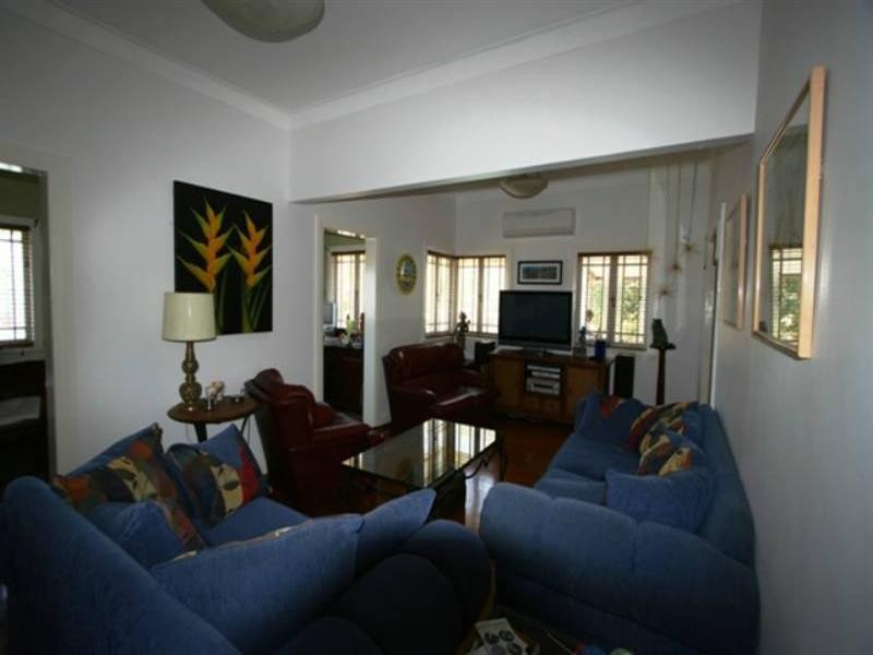 11 New Road, Manly QLD 4179