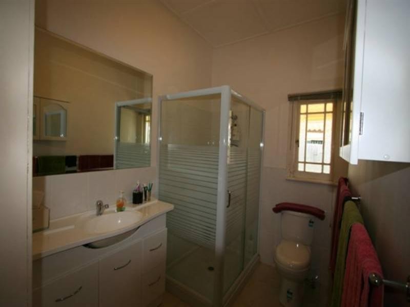 11 New Road, Manly QLD 4179