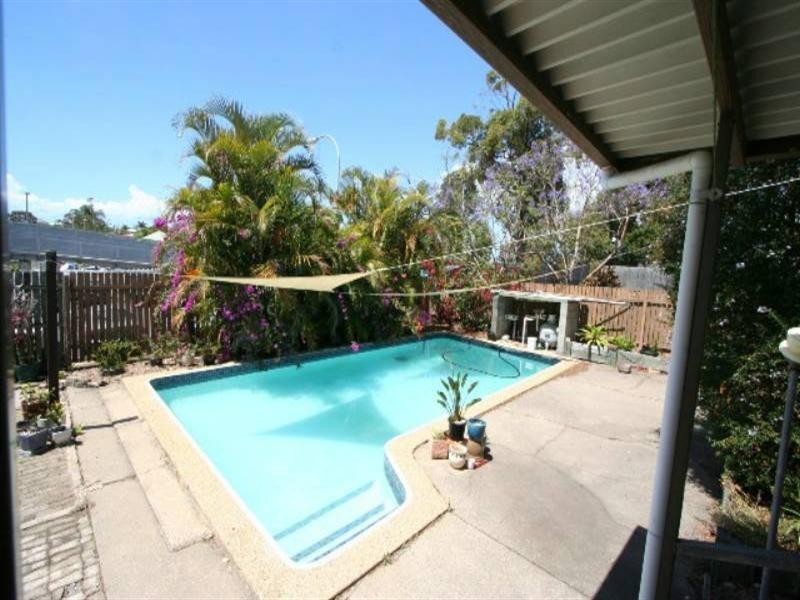 11 New Road, Manly QLD 4179