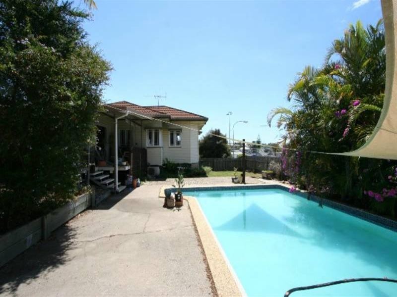 11 New Road, Manly QLD 4179