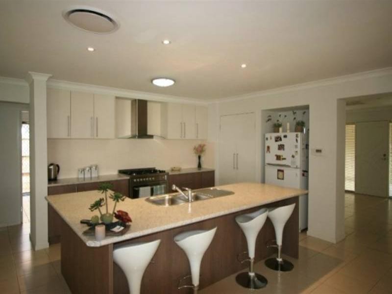 6 Creswick Close, Manly West QLD 4179