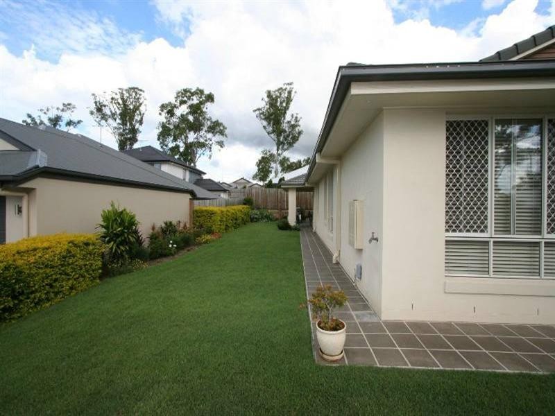 6 Creswick Close, Manly West QLD 4179
