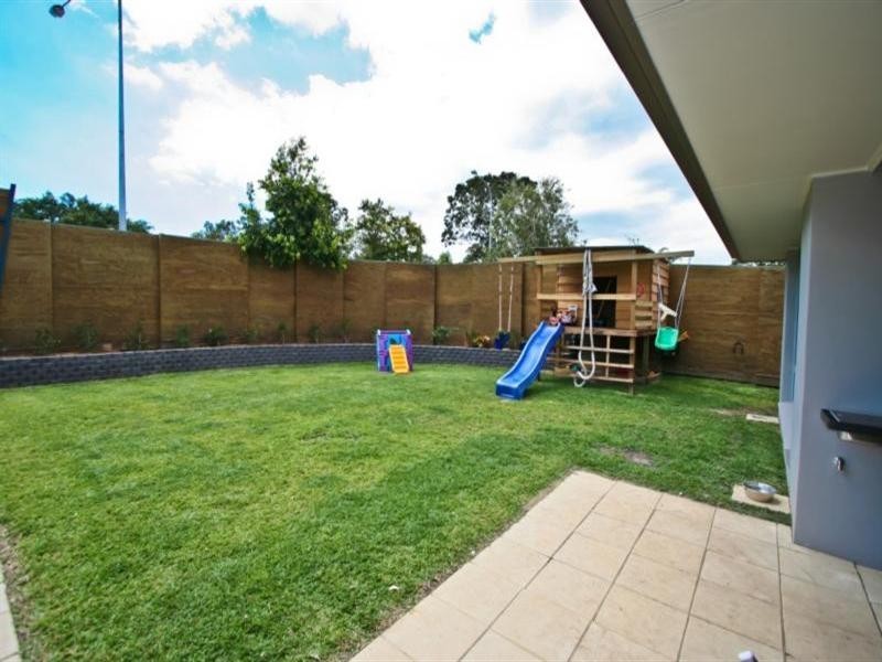 3 Red Gum Crescent, Wakerley QLD 4154