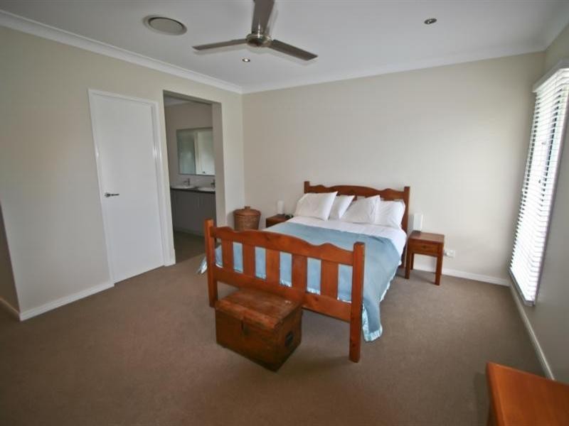 3 Red Gum Crescent, Wakerley QLD 4154