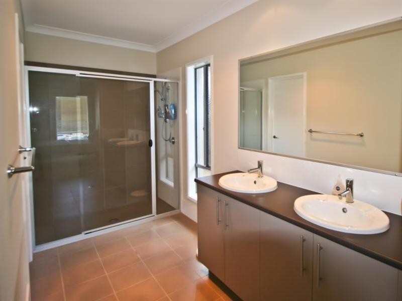 3 Red Gum Crescent, Wakerley QLD 4154