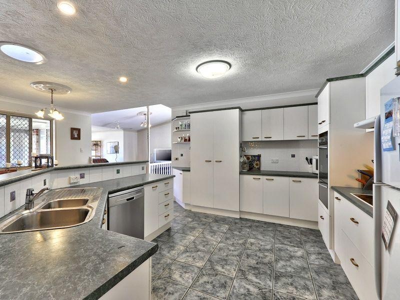 14 Miles Crescent, Manly West QLD 4179