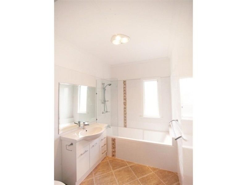 82 Boswell Terrace, Manly QLD 4179