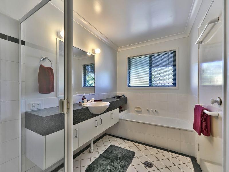 32 Schooner Circuit, Manly West QLD 4179