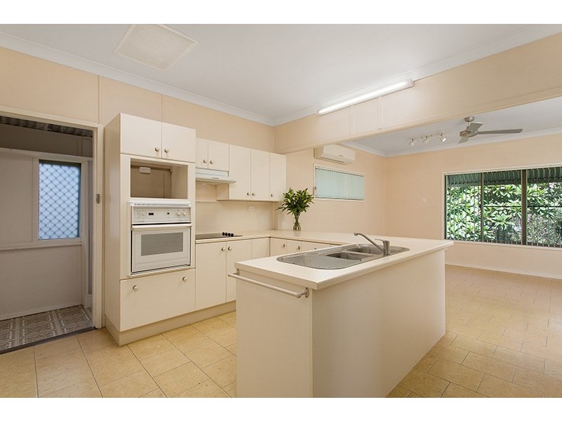 11 Waverley Road, Camp Hill QLD 4152