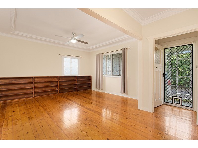 11 Waverley Road, Camp Hill QLD 4152