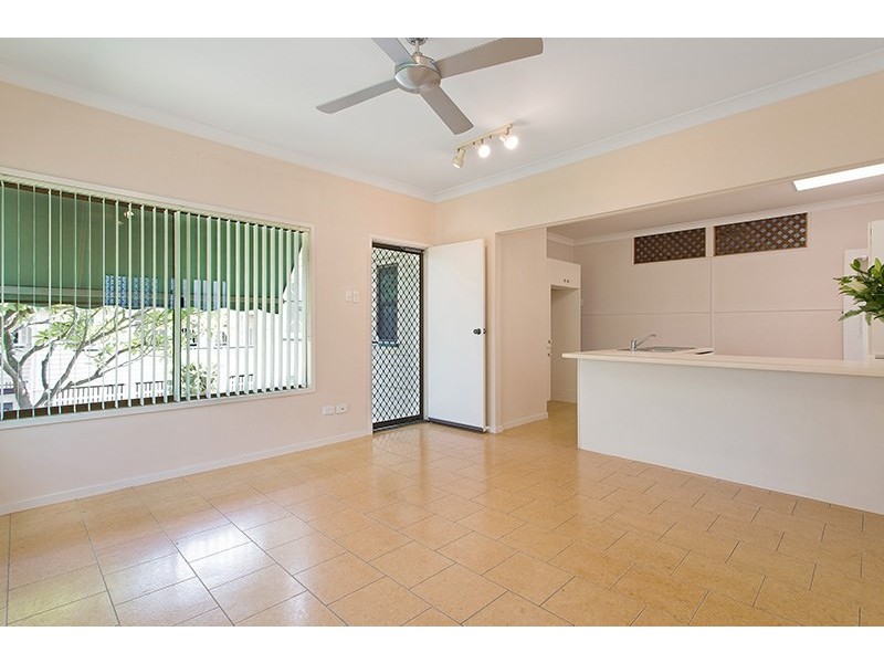 11 Waverley Road, Camp Hill QLD 4152