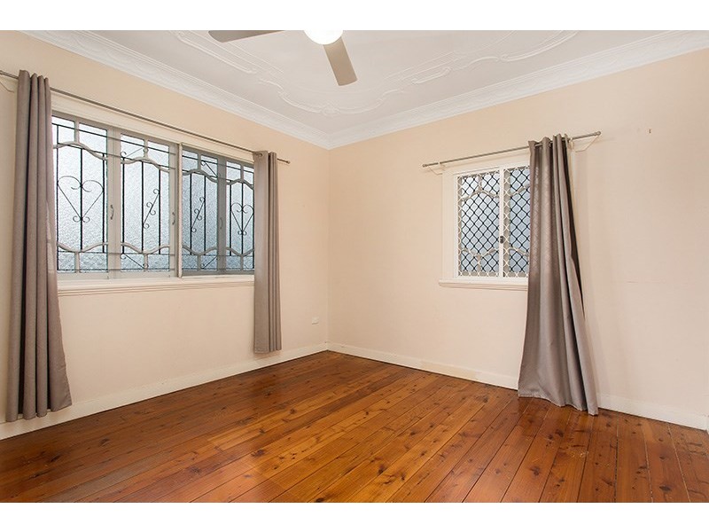 11 Waverley Road, Camp Hill QLD 4152