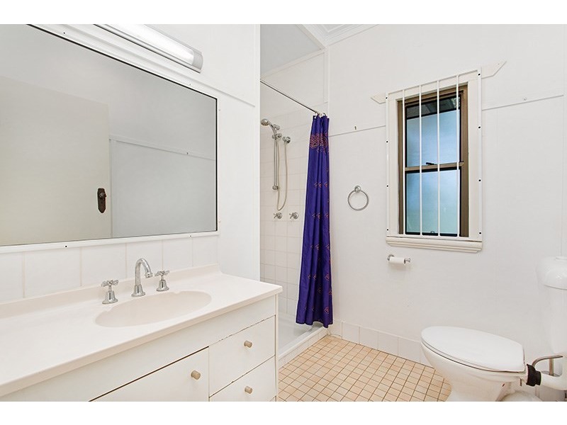 11 Waverley Road, Camp Hill QLD 4152