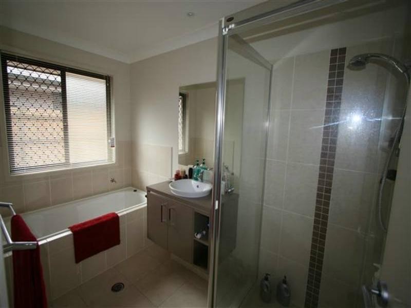 16 Rymera Crescent, Wakerley QLD 4154