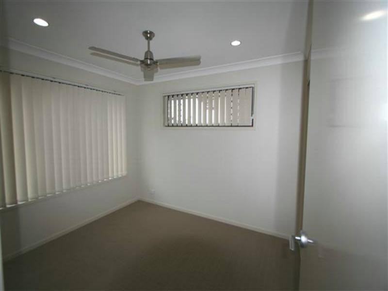 16 Rymera Crescent, Wakerley QLD 4154