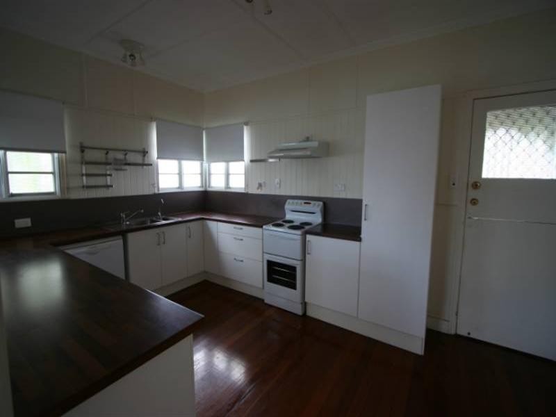 19 Wood Street, Manly QLD 4179