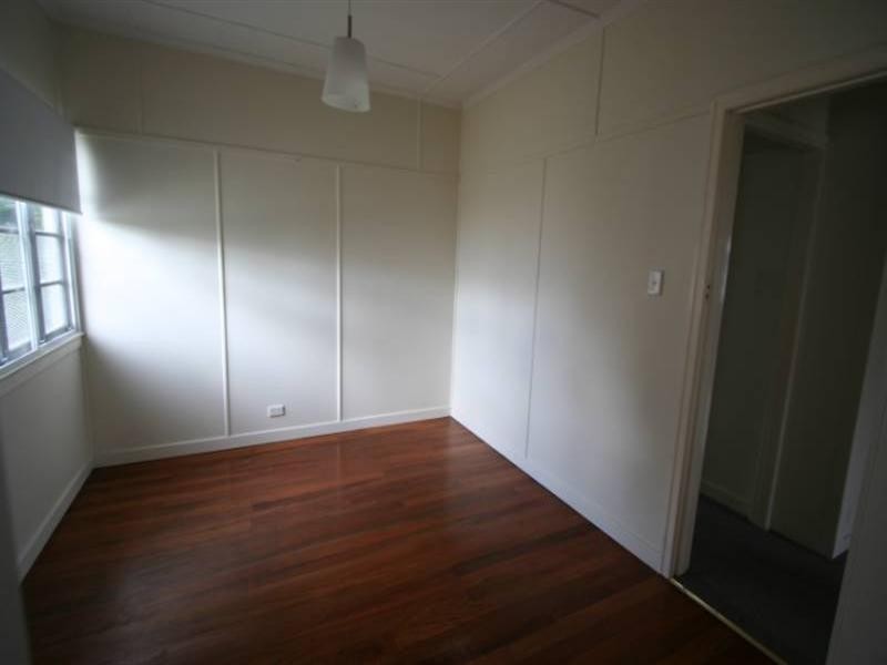 19 Wood Street, Manly QLD 4179