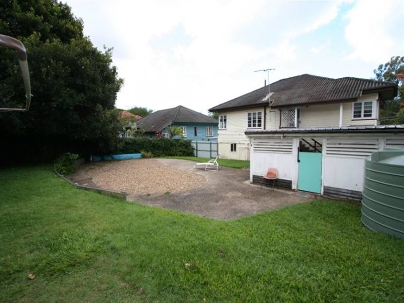 19 Wood Street, Manly QLD 4179