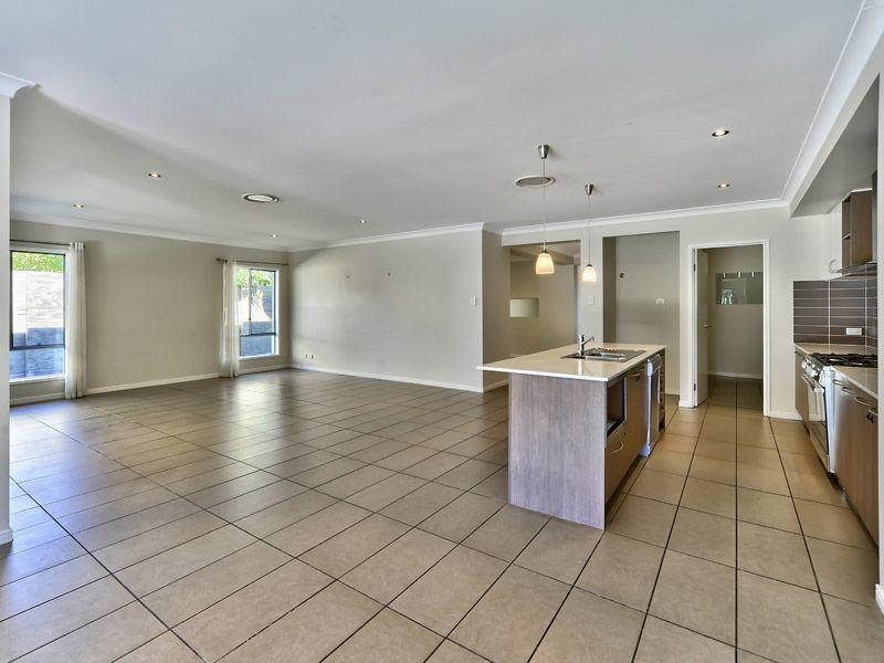 3 Red Gum Crescent, Wakerley QLD 4154