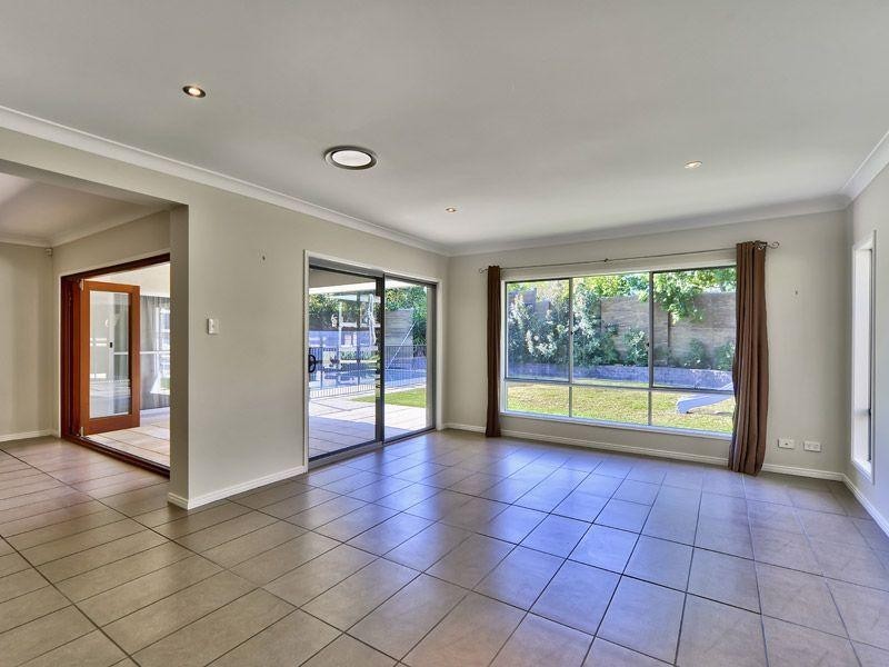 3 Red Gum Crescent, Wakerley QLD 4154