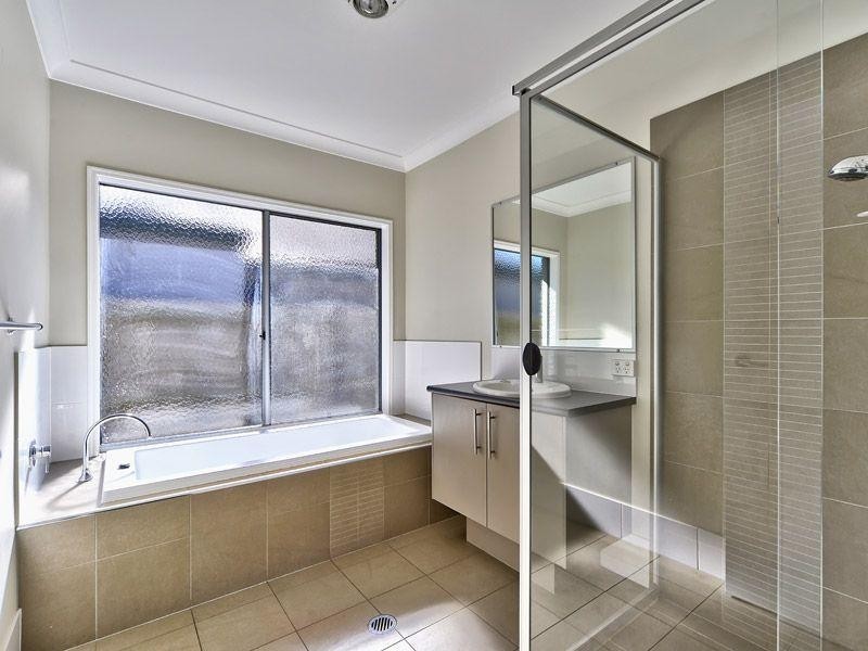 3 Red Gum Crescent, Wakerley QLD 4154