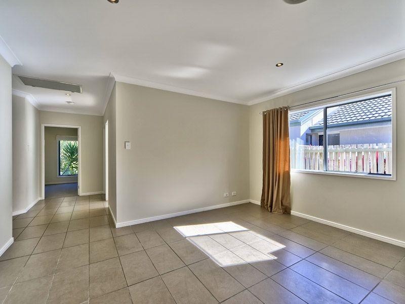 3 Red Gum Crescent, Wakerley QLD 4154