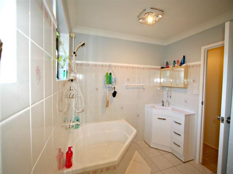 207 Wondall Road, Wynnum West QLD 4178