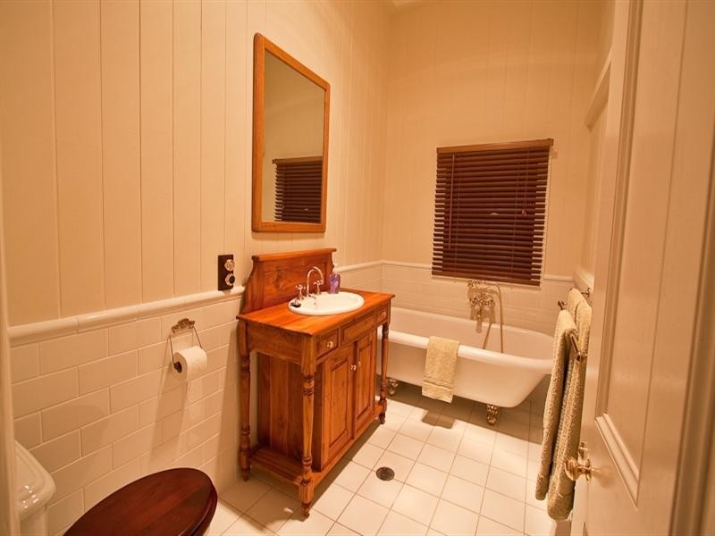 47 Yamboyna Street, Manly QLD 4179