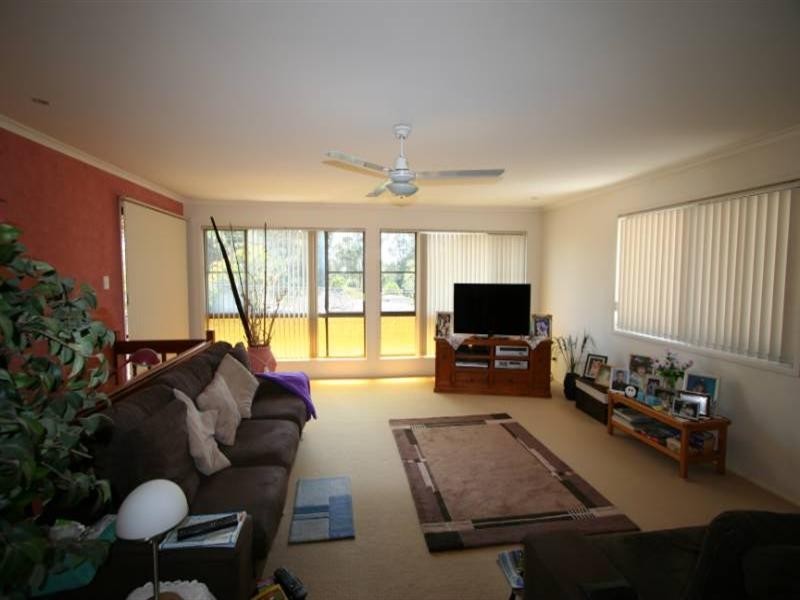 2 Lenora Street, Manly West QLD 4179