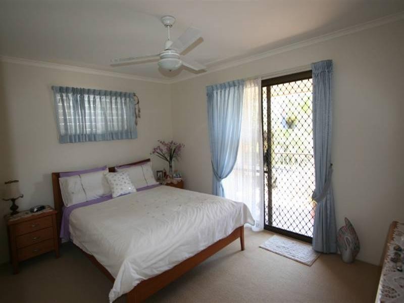2 Lenora Street, Manly West QLD 4179
