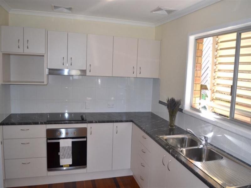39 Oakley Street, Manly QLD 4179