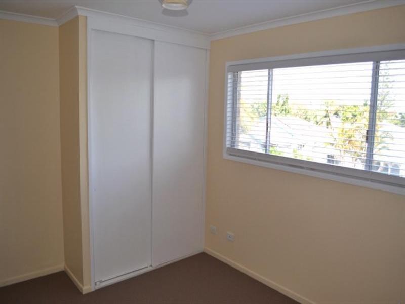39 Oakley Street, Manly QLD 4179
